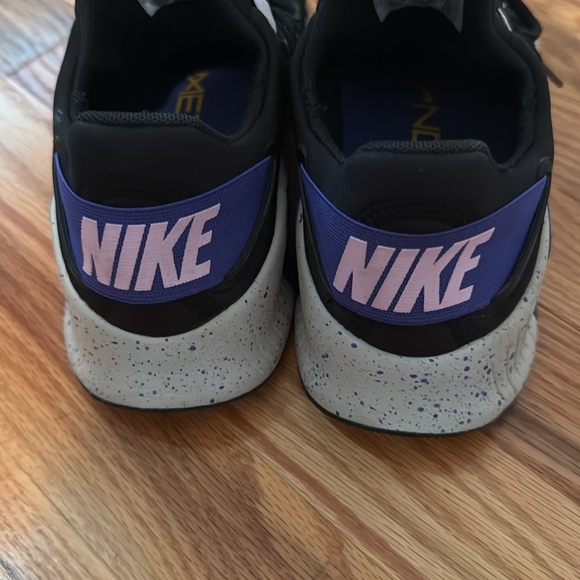 Nike Women’s Metcon Sneakers - Picture 5 of 5